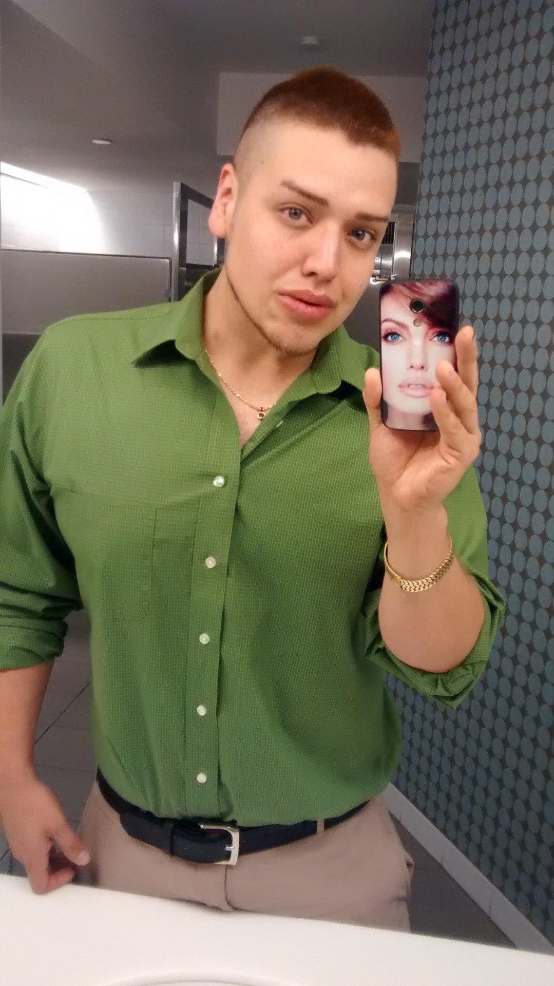 betomartinez:  Hey check out “AR” guys!  He is looking hot with such a fuckable