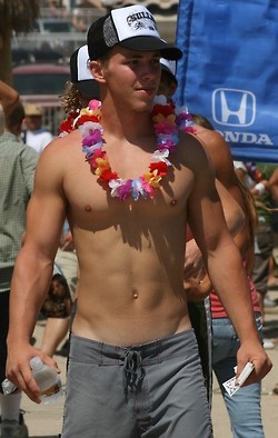 dudes-on-demand:  Aloha