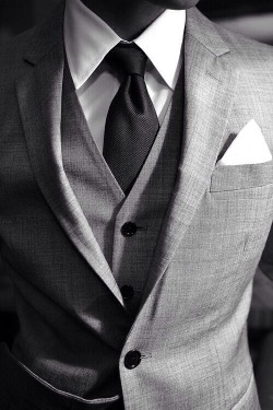 secretdaddy:  Need a good gray suit; have that tie- 