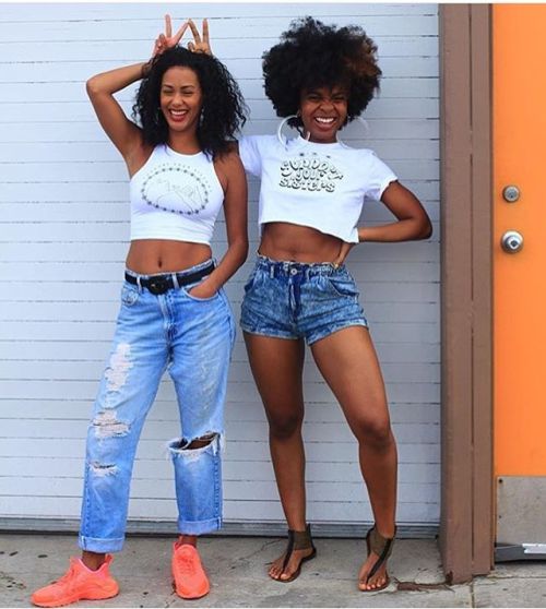 Curlfriends @beadsbyaree www.2FroChicks.comYouTube.com/2FroChicks #2FroChicks #NaturalHair #Melanin 