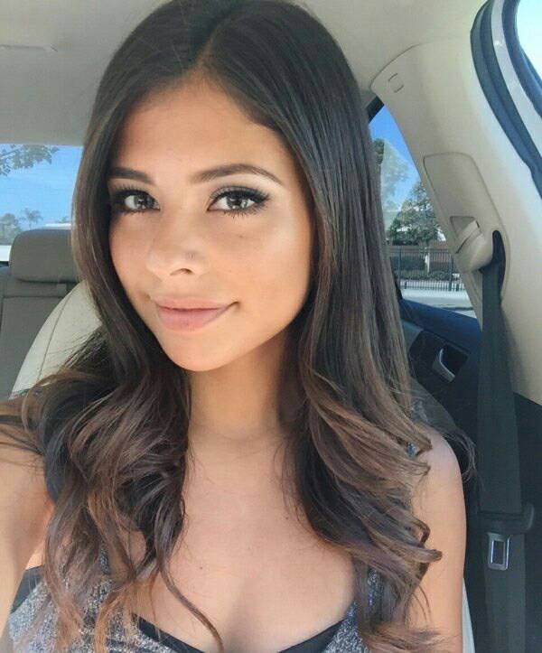 pretty-babez:  In the car http://goo.gl/nXMXpg