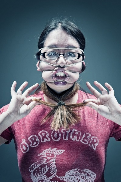 gloriagotrocks:  tastefullyoffensive:  Rubber Band Portraits by Wes Naman [video/via]