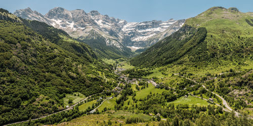 inrng:  Gavarnie in the Pyrenees. Right next to the Tourmalet and Luz Ardiden but always ignored by 