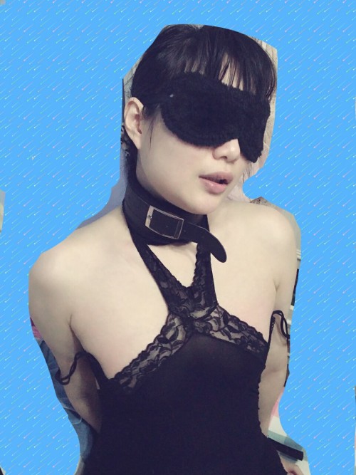 kawaiiwang: 好久没发新图了…所以狗狗又被绑起来惩罚了…好啦…其实是主人没让狗狗发啦…他嫌弃狗狗都勾引不到人…哭哭&he
