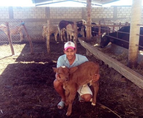 amantedechakales: que rico hombrote hermoso el cabron se me moja mi anito solo de verlo