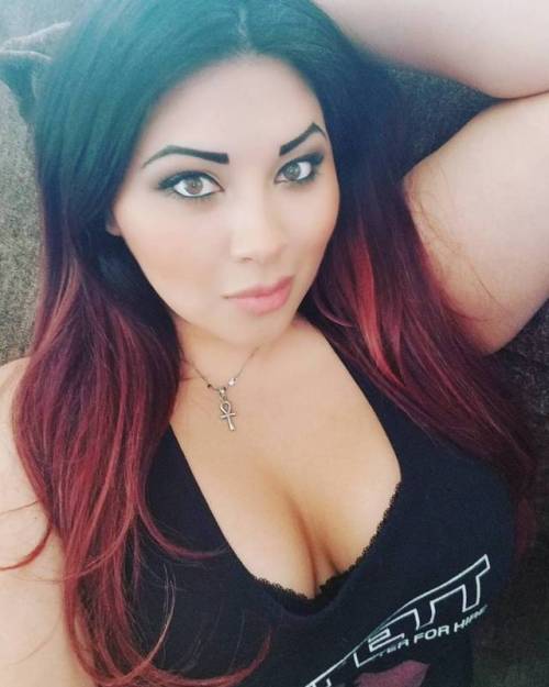 ivydoomkitty:  Playing the #overwatch #halloween event on twitch.tv/ivydoomkitty  Right now! Join me! #ivydoomkitty #latina #streamer #cosplay