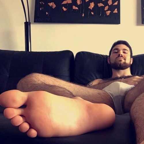 malefeethungerbygays: arabfeetslut: “Nap time for you….meal time for me!” If you like what you see