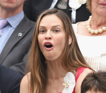 Hilary Swank watching tennis. (Getty)