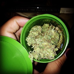 1dirtykidd:  Wanna get high?? 