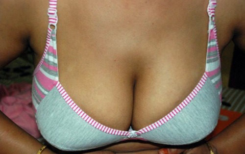 Porn Desi Indian Girls Showing Their Clevage Full photos