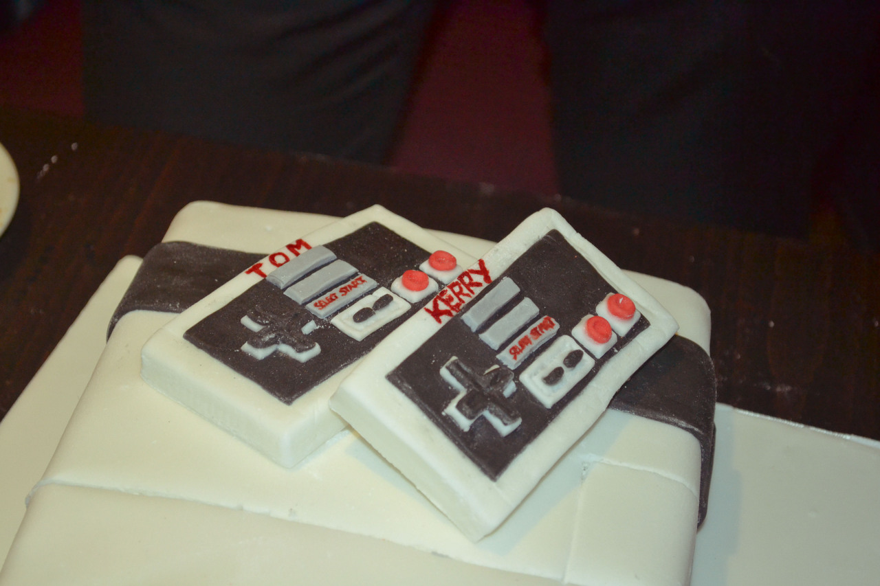 xtremecaffeine:  zellas:  NES wedding cakeCause why the fuck not eh?We decided to
