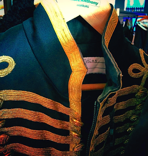 Closing the jacket: The Hussar costumeROW 1: Hamburg and Oberhausen (zipper)ROW 2: Broadway and Rest