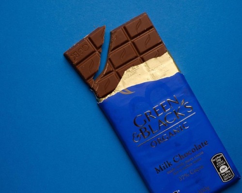 edtritton:  Green & Blacks | Crave #food #chocolate #sweet #crave #blue #fujifeed #xf35mm #xpro2 #studio #stilllife #minimal #gfsmith