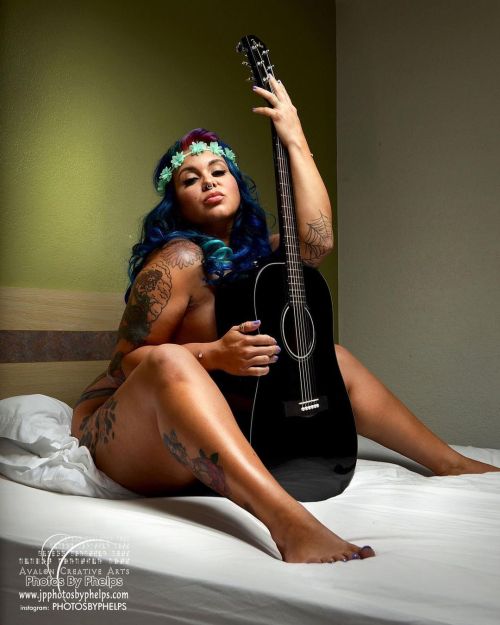 #throwback with DMT Sweet Poison who  is a curvy,pierced and tattooed model. She’s hardly “the girl next door” type. But don’t judge a book by its cover! This tough as nails gal is a softee deep down inside.  With Beauty,brains