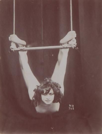 warrenpearce69:vintage everyday Vintage Photos of Circus Performers from 1890s-1910s