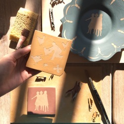 pollyfern:  Beautiful sun shining in the studio today. Been making some pieces with new slips I mixed up the other day…
