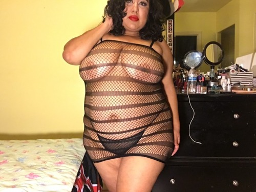 caro-linab:  Yyyyoooooo…..this dress…. 😍