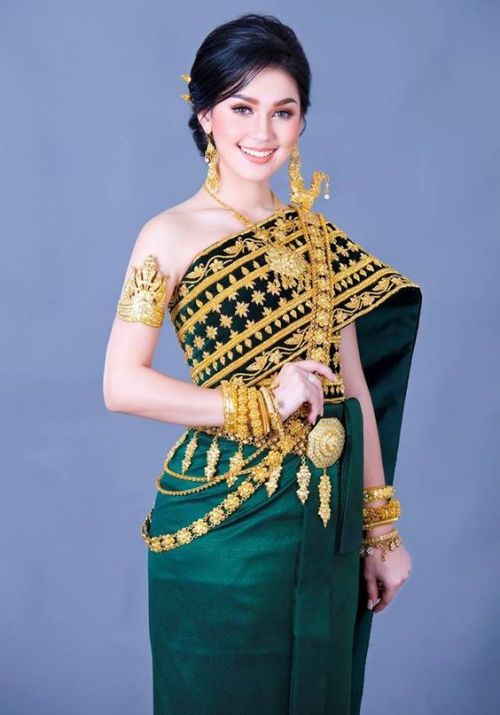 world-ethnic-beauty:Khmer wedding costume