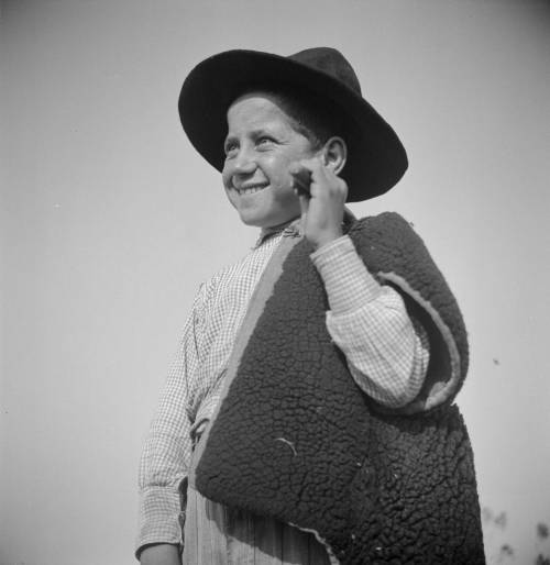 Série “ As Crianças na obra de Artur Pastor”. Alentejo, década de 40.