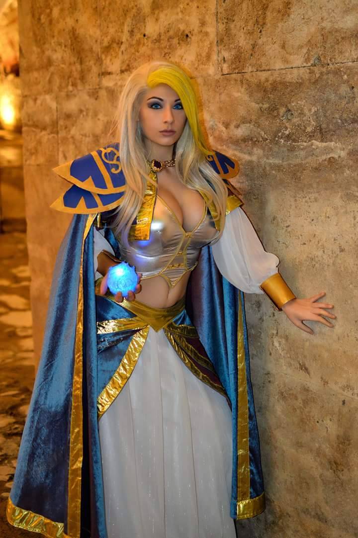 Source : http://sexykosplay.tumblr.com/