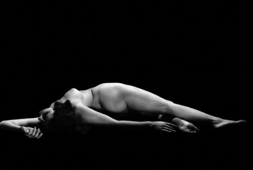 rivesveronique:1930s Nude Woman Lying  1930 H. Armstrong Roberts