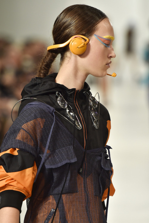 black-is-no-colour:  Maison Margiela by John Galliano, Défilé Spring 2017 show, Look 2