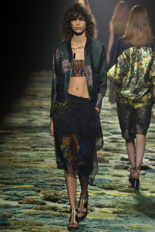 Crop it like it&rsquo;s hot with SS15 #DriesVanNoten online and in-store now&hellip;