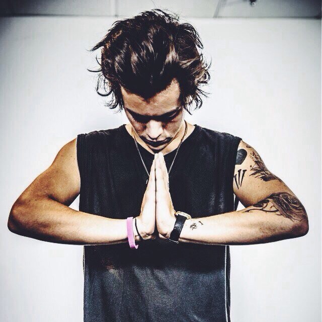 direct-news:  Harry’s new display pic on twitter! 