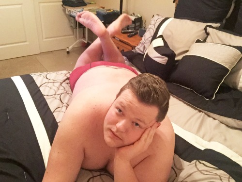 sexycubutah:  Anyone wanna come cuddle tonight? Bed is free for one more :) if not here’s a photo set :)