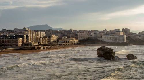 Setting sun in Biarritz by sir20