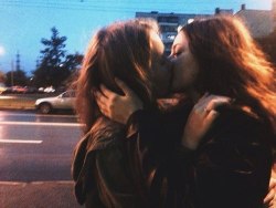 lipstick-lesbian:  ♀♡♀