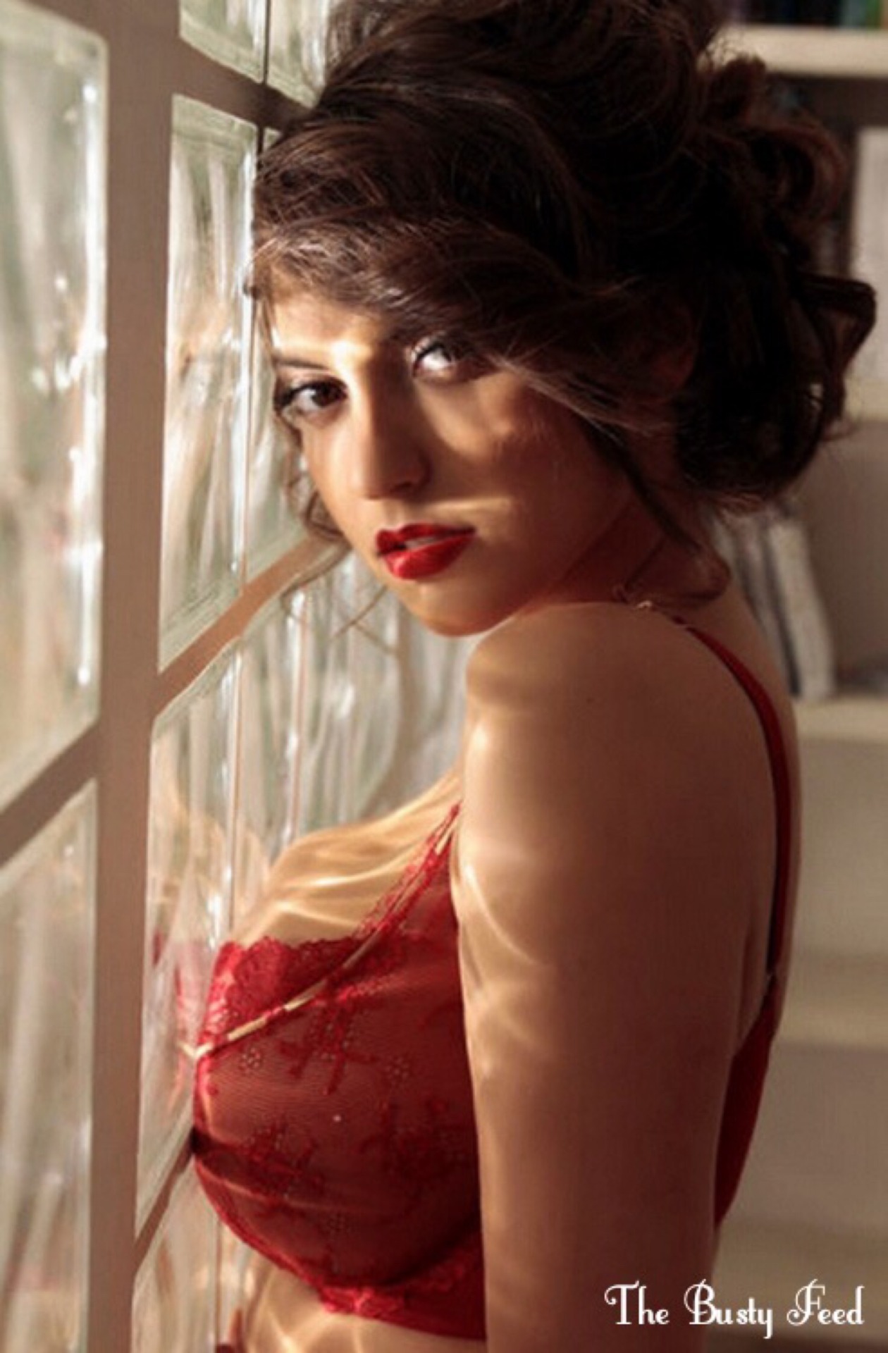 the-busty-feed:  @the-busty-feed | by Francoise Boufhal (Instagram francoisebouf)