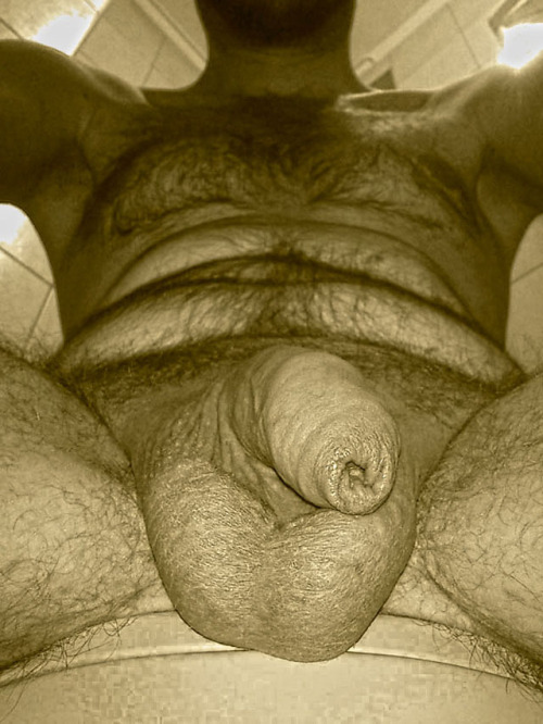 adam-pene-private: resting peacefully :)