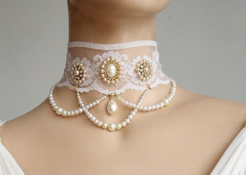 accessiblyvintage:vint-agge-xx: Victorian Styled Chocker [id: photo of a white, pearl-ornamented cho