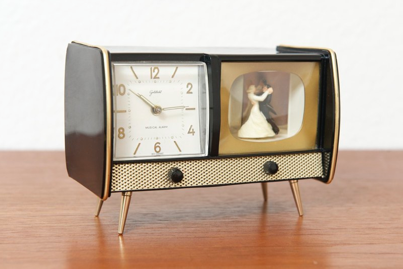 1950sunlimited:  I think I might actually kill for this clock. 