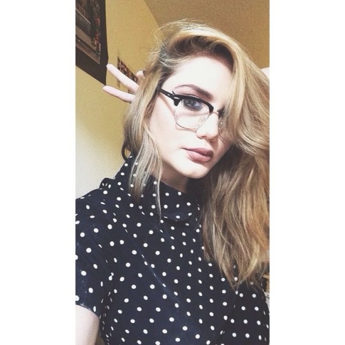 xtina-lopez:  thegreatgoldenlie:  Qt 2day💅  my best friend is the biggest babe💕