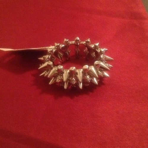 I just added this to my closet on Poshmark: Gold spike bracelet. (http://bit.ly/ZKbOWE) #poshmark #fashion #shopping #shopmycloset