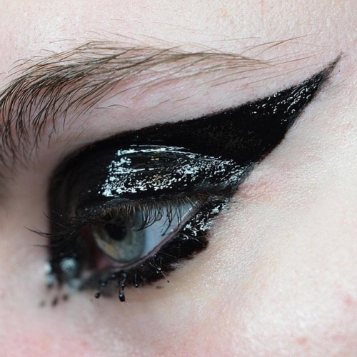 beauty-vain: www.instagram.com/beauty_vain/