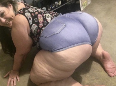 ineedssbbw: Love to slap that ass & fill it so full of cum