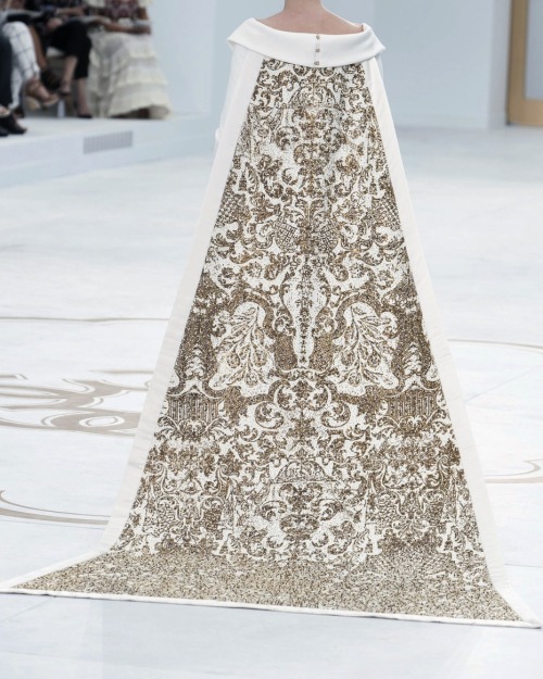 ivory-lace-and-sunlight:euvieira:euvieira​Chanel Haute Couture FW 14Chanel Couture