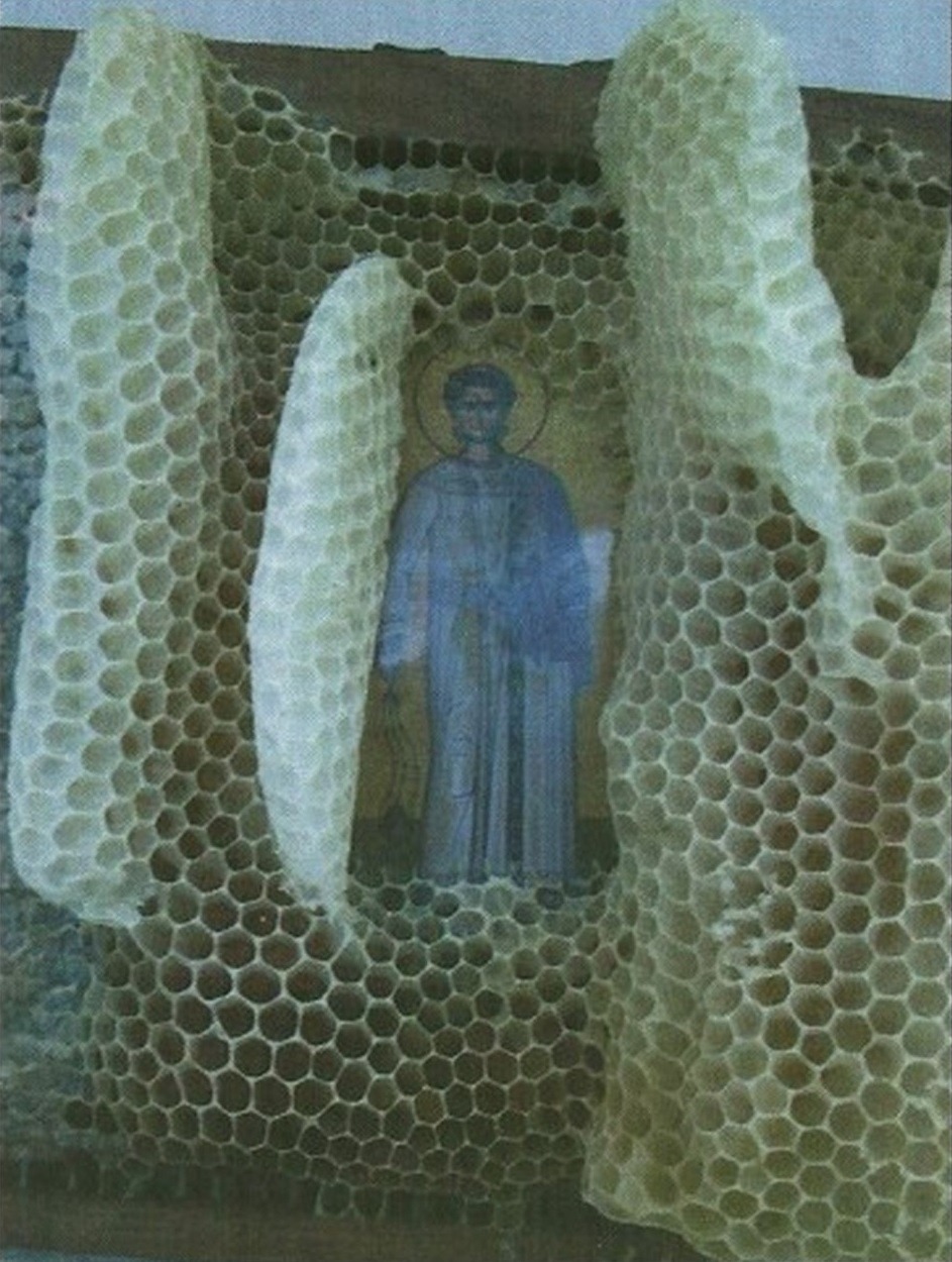 kevindrakewriter:  nivrir: by-grace-of-god:  The mystery of icon-preserving bees