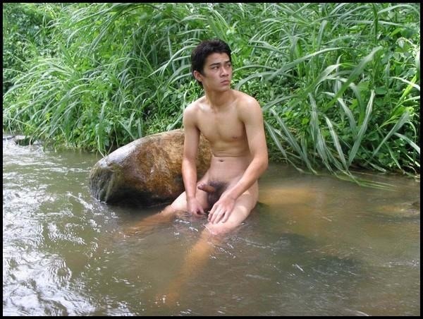 pfdmrman7:  pinoynudistboy1996:  PINOY: kababaryo ko, ligo kami sa ilog, la kasing