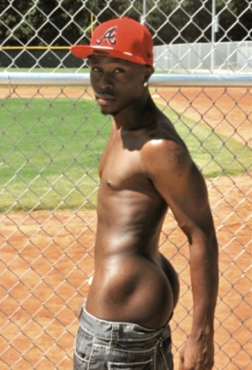diamondstatus:  tbhitismackdamost:I’ve got just the bat you need… That A has gotta stand for Ass…