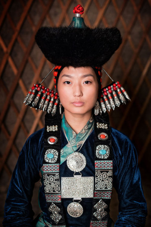 songs-of-the-east:Buryat Woman. Photographed by Alexander Khimushin.