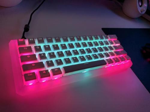 modempunk: onpastel: Vaporwave Keyboard brought to you by u/coolkidalert @ r/VaporwaveAesthetics YT 