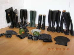 rubberslaaf:  rubber boots, masks, gloves and