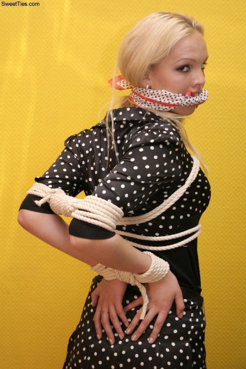 graybandanna:  Polka dot dress & polka dot gag