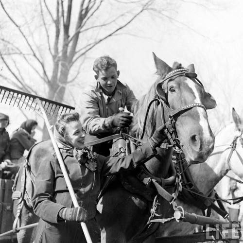 Campus Day at Hiram apparently involves raking leaves(Marie Hansen. 1942)