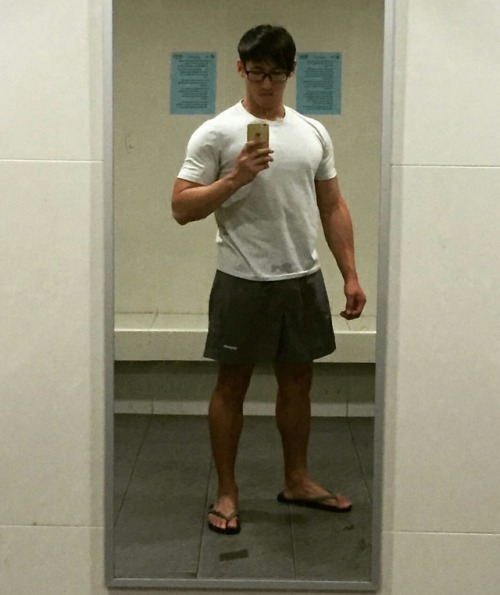 yellowlemonhoneybee: overture69: gaygrinderbuff: Weiyan - Archer, Weightlifter & Hot Fuckeryum Y