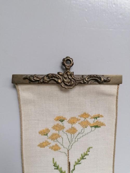 somediyprojects:Norwegian Poppy Wall Hanging, c. 1960s.“This is one of the most gorgeous needl